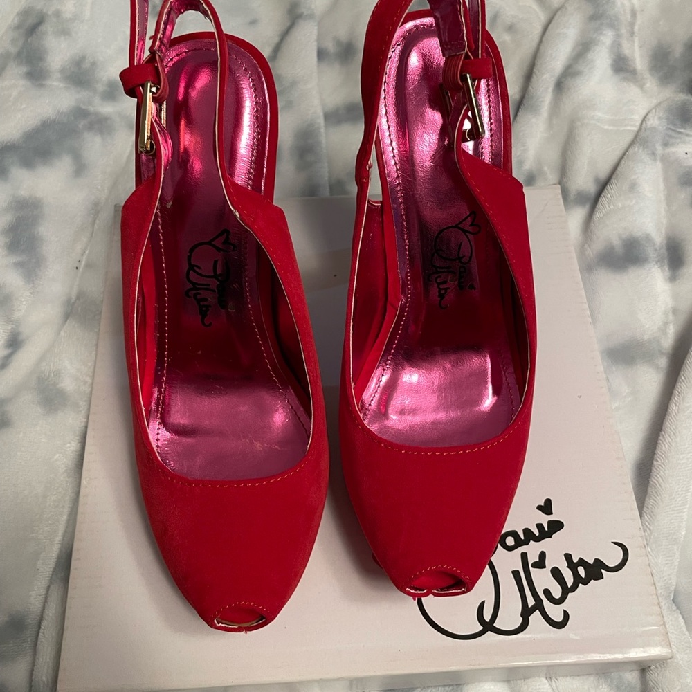 Almost new paris hilton pump